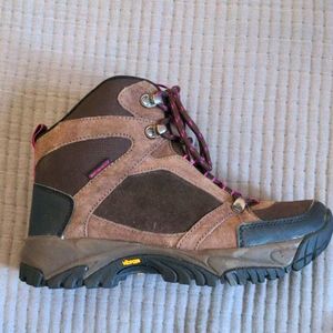 Vibram waterproof hiking boots